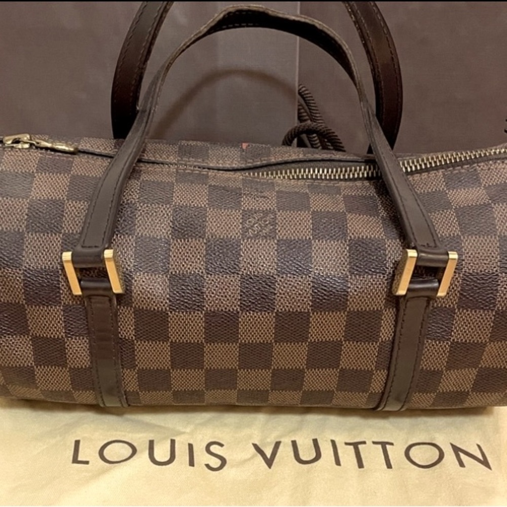 Louis Vuitton 
Damier ebene
Papillon